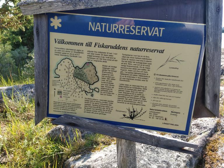 An explanatory sign